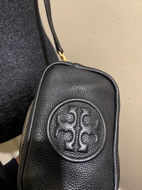 Tory Burch Black Pebbled Leather Logo Camera Crossbody with Gold Hardware - Picture 4 of 7